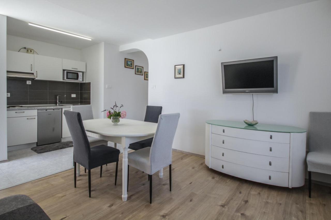 Apartment Tosca With Parking Rovinj Exteriör bild